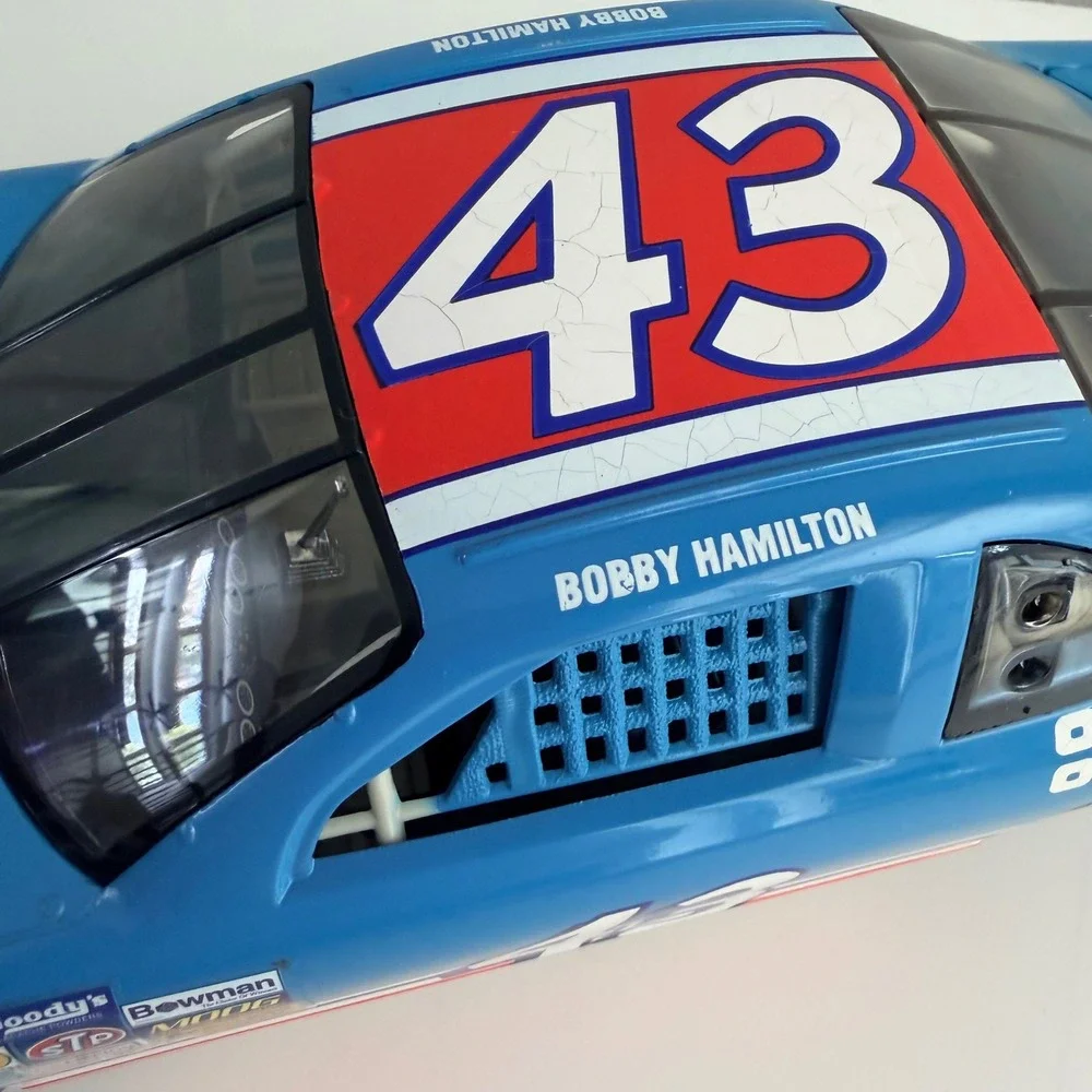 Ertl Bobby Hamilton 43 STP Pontiac Grand Prix 1/18 Scale Diecast Car Blue